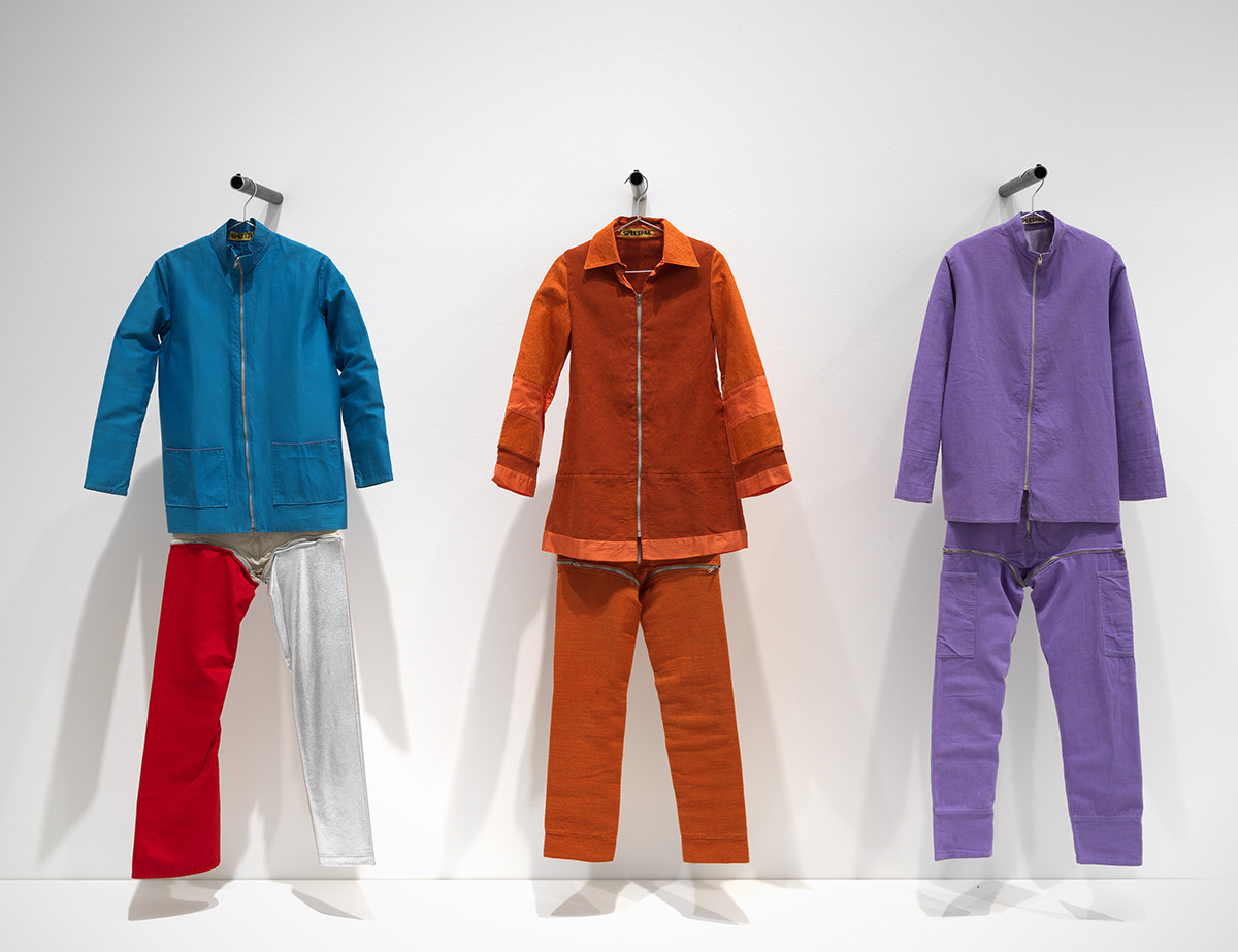 Speespakken 1966 in de tentoonstelling Amsterdam Magisch Centrum – Kunst en Tegencultuur 1967-1970, Stedelijk Museum Amsterdam, 2018. Foto Gert-Jan van Rooij.