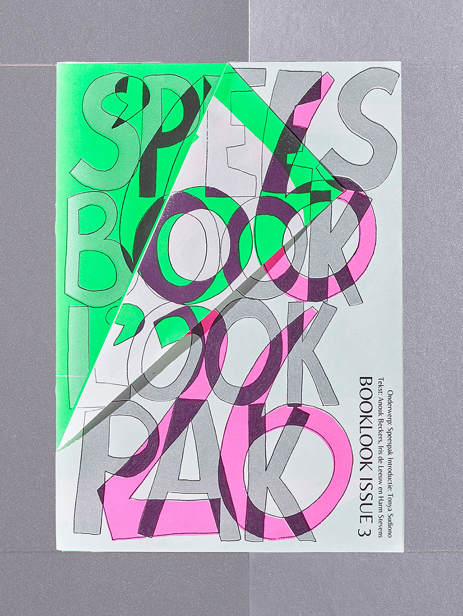 Booklook issue 3: het jasje opgevouwen tot de cover van de publicatie, deel 1. Foto: Scheltens & Abbenes.